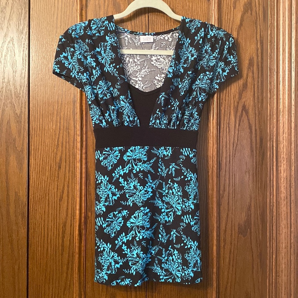 Made in 🇨🇦!! Suzy Shier top size L